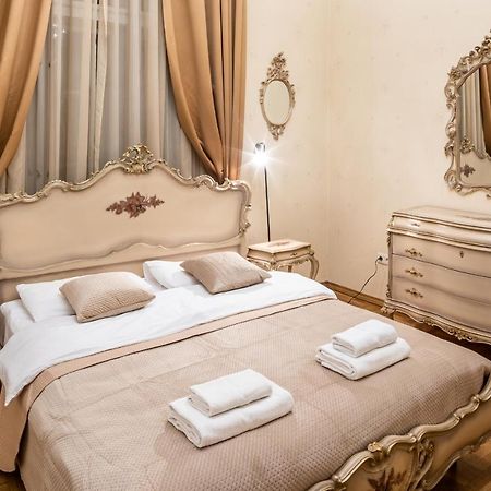 3 Bedrooms Royal Italian Style In An Austrian Building, Parking, Balcony Leópolis Exterior foto