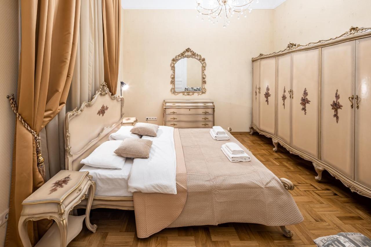 3 Bedrooms Royal Italian Style In An Austrian Building, Parking, Balcony Leópolis Exterior foto