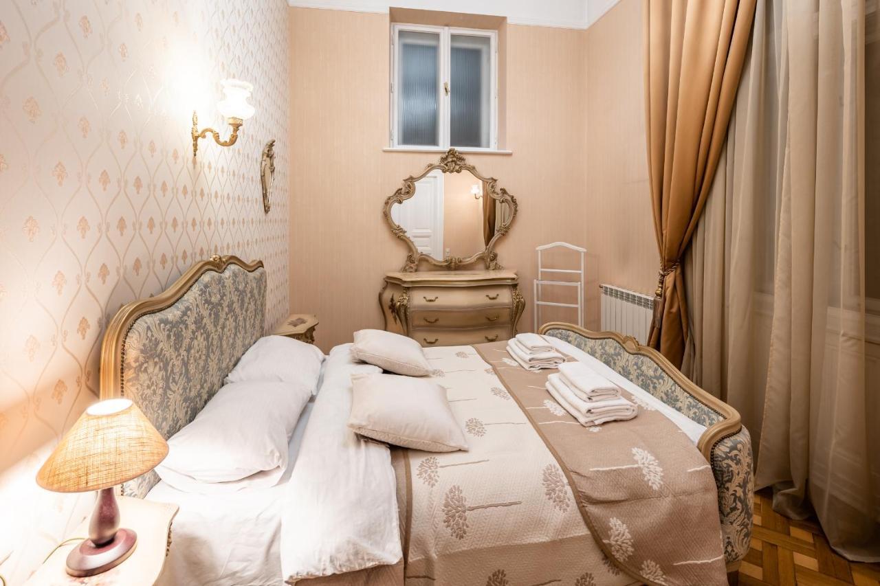 3 Bedrooms Royal Italian Style In An Austrian Building, Parking, Balcony Leópolis Exterior foto