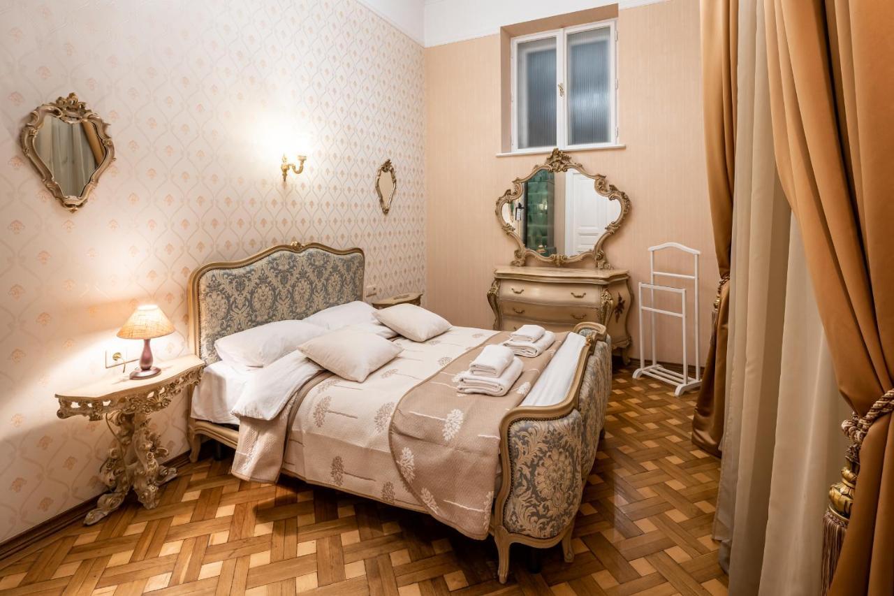 3 Bedrooms Royal Italian Style In An Austrian Building, Parking, Balcony Leópolis Exterior foto