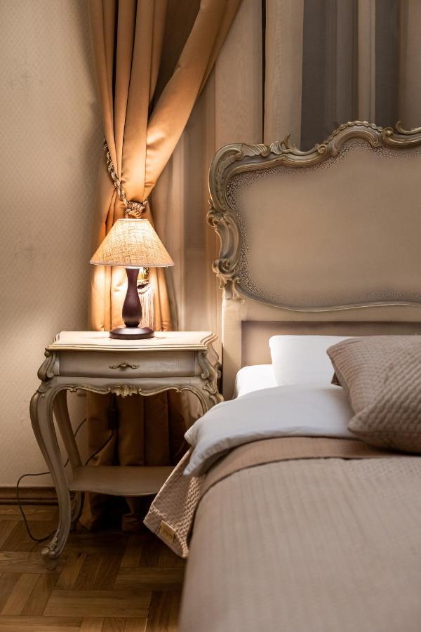 3 Bedrooms Royal Italian Style In An Austrian Building, Parking, Balcony Leópolis Exterior foto
