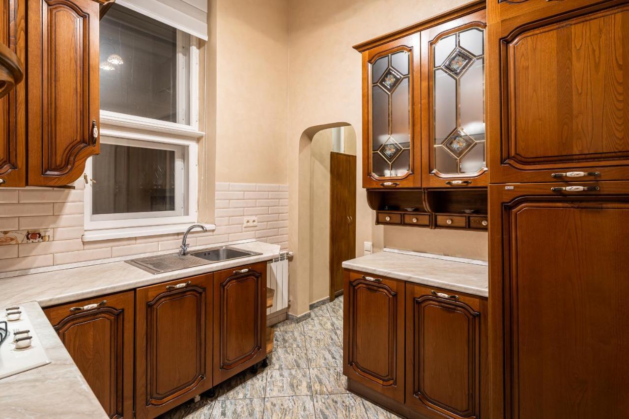 3 Bedrooms Royal Italian Style In An Austrian Building, Parking, Balcony Leópolis Exterior foto