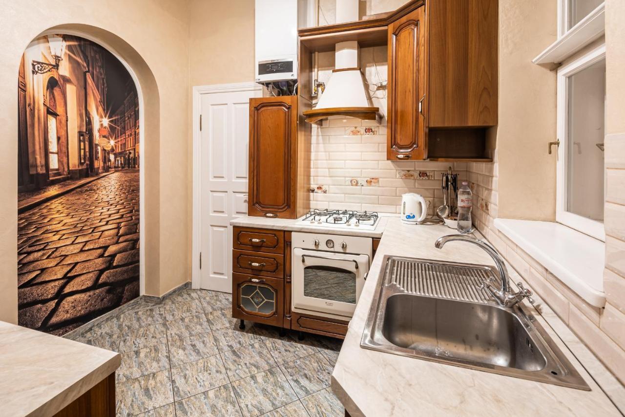 3 Bedrooms Royal Italian Style In An Austrian Building, Parking, Balcony Leópolis Exterior foto