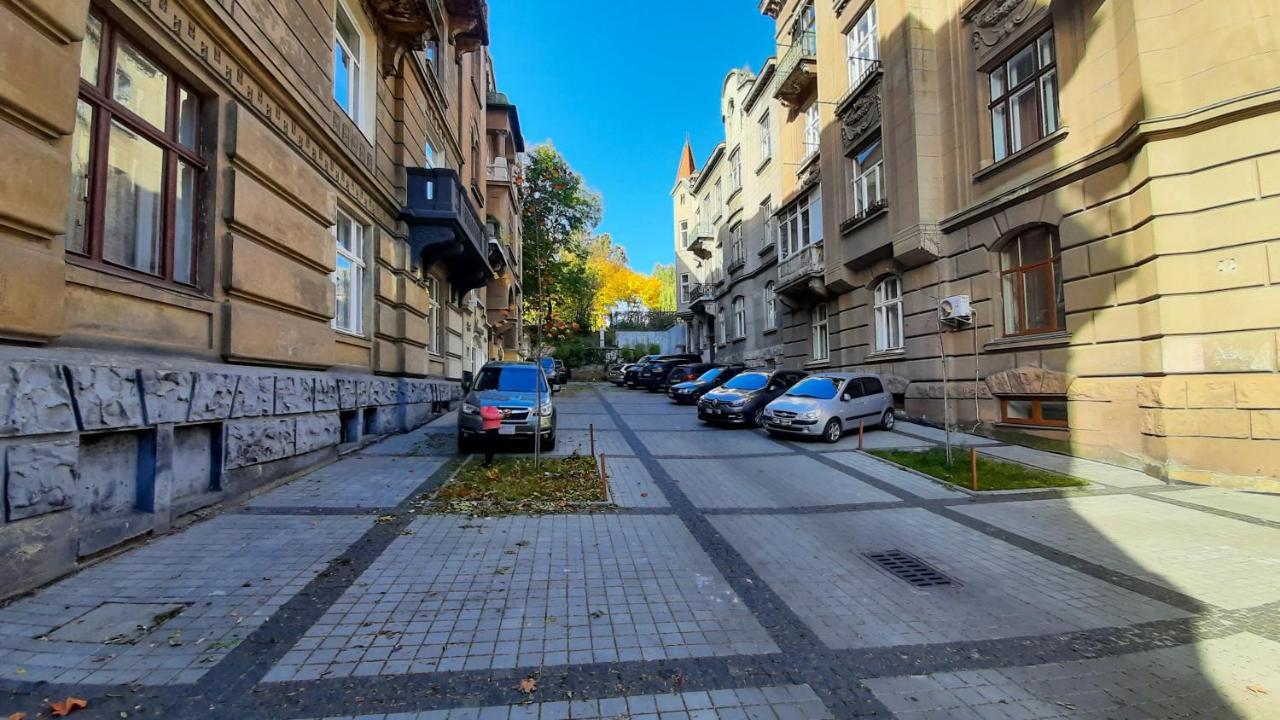3 Bedrooms Royal Italian Style In An Austrian Building, Parking, Balcony Leópolis Exterior foto