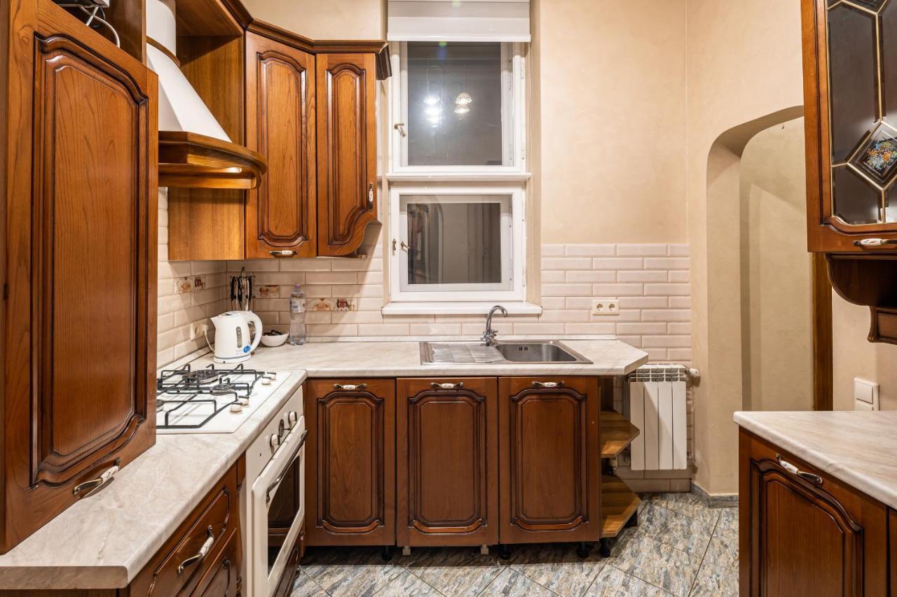 3 Bedrooms Royal Italian Style In An Austrian Building, Parking, Balcony Leópolis Exterior foto