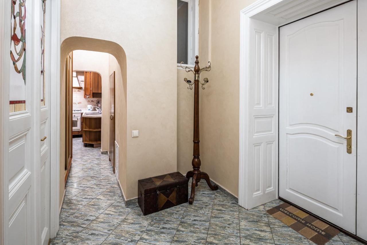 3 Bedrooms Royal Italian Style In An Austrian Building, Parking, Balcony Leópolis Exterior foto