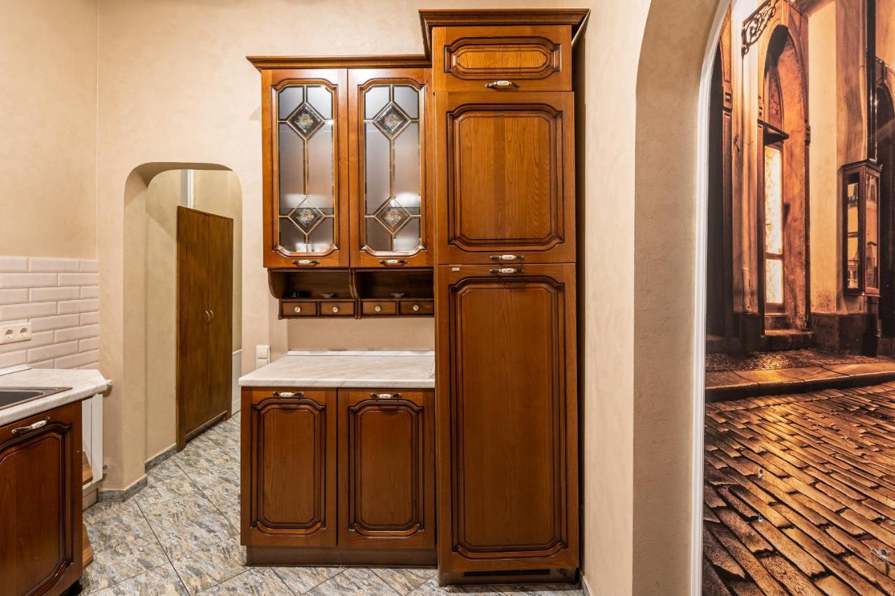 3 Bedrooms Royal Italian Style In An Austrian Building, Parking, Balcony Leópolis Exterior foto